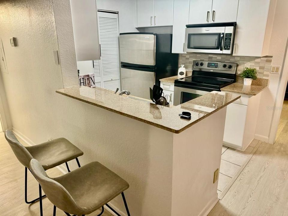 For Rent: $2,390 (2 beds, 2 baths, 971 Square Feet)