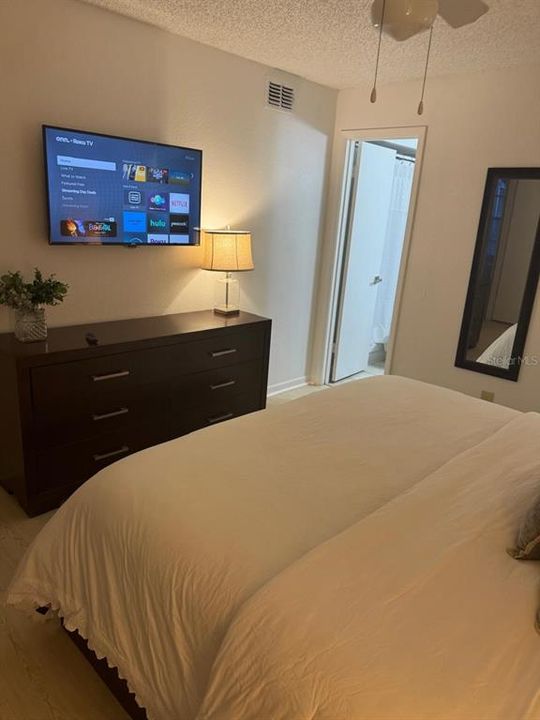 For Rent: $2,390 (2 beds, 2 baths, 971 Square Feet)