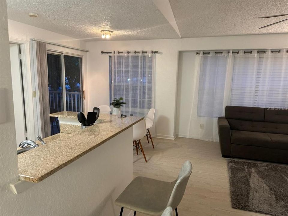 For Rent: $2,390 (2 beds, 2 baths, 971 Square Feet)