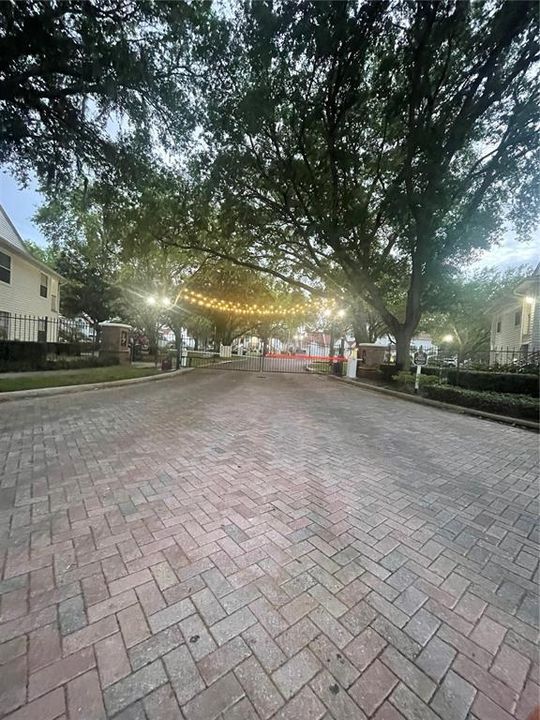 For Rent: $2,390 (2 beds, 2 baths, 971 Square Feet)