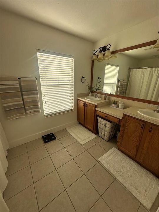 For Rent: $2,000 (3 beds, 2 baths, 1542 Square Feet)