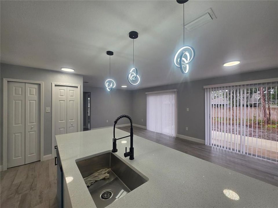 En Venta: $289,000 (3 camas, 2 baños, 1120 Pies cuadrados)