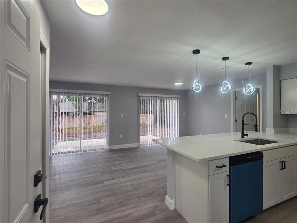 En Venta: $289,000 (3 camas, 2 baños, 1120 Pies cuadrados)