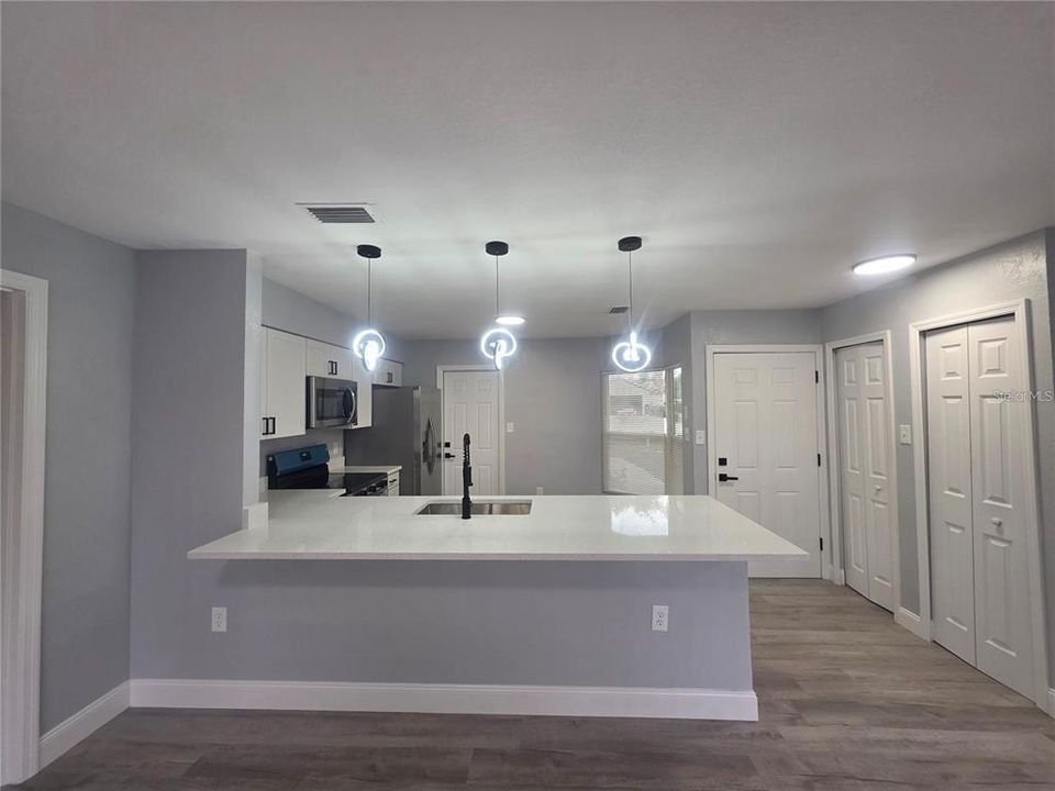 En Venta: $289,000 (3 camas, 2 baños, 1120 Pies cuadrados)