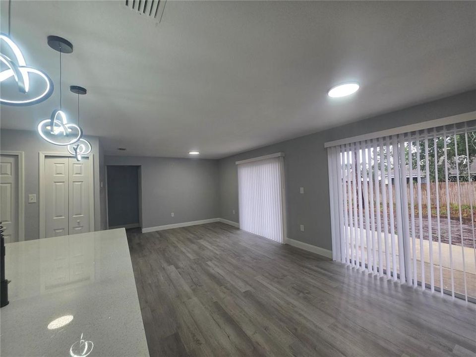 En Venta: $289,000 (3 camas, 2 baños, 1120 Pies cuadrados)