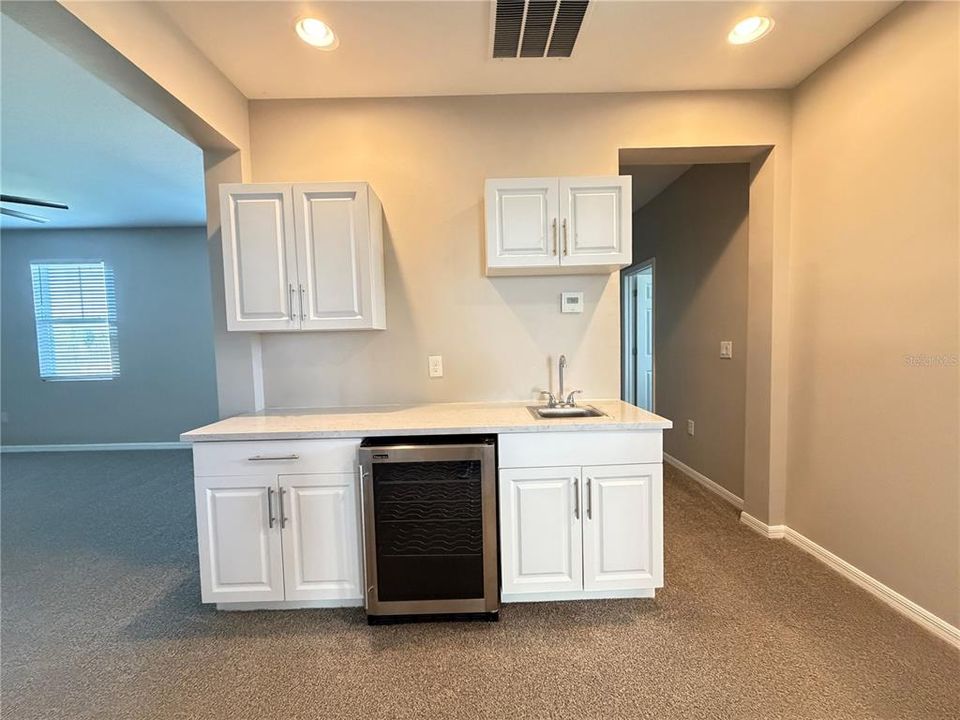 На продажу: $539,900 (5 спален, 4 ванн, 3214 Квадратных фут)
