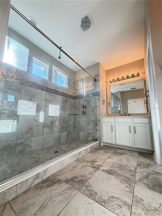 На продажу: $539,900 (5 спален, 4 ванн, 3214 Квадратных фут)