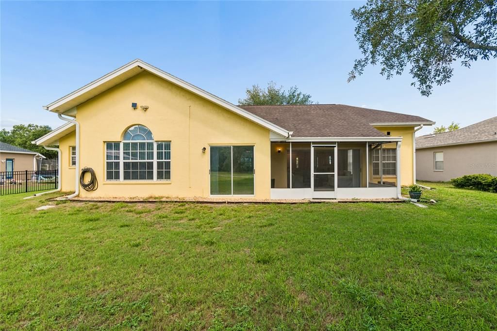 For Rent: $2,300 (3 beds, 2 baths, 2318 Square Feet)