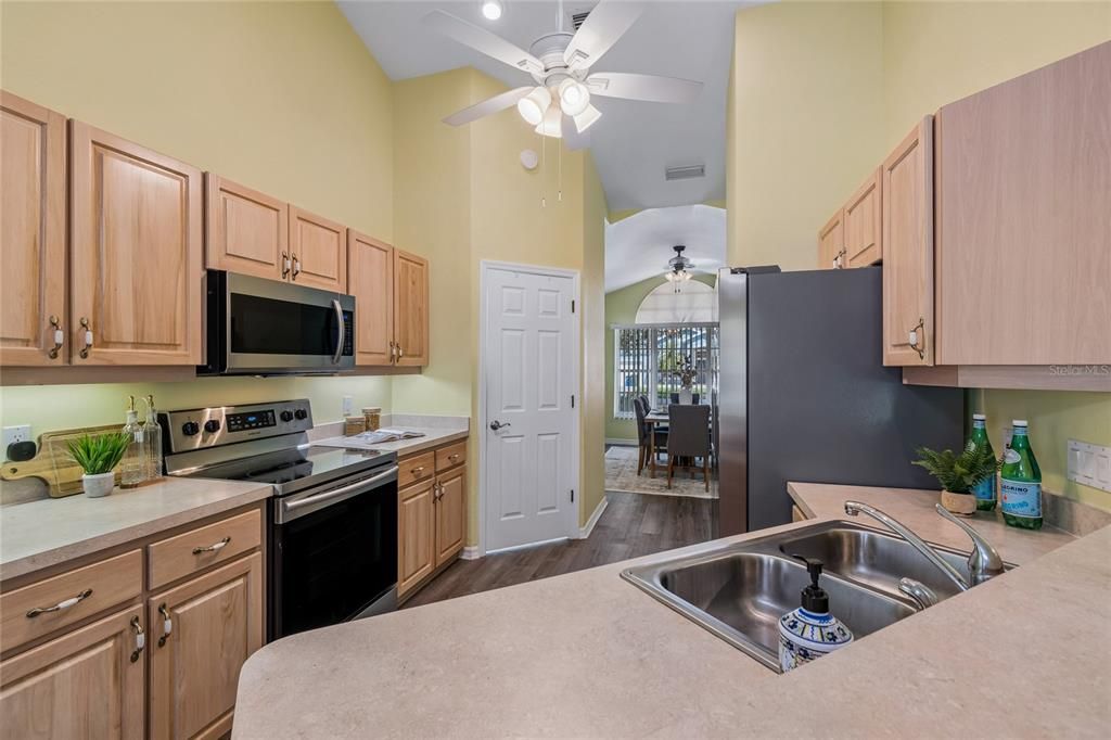 For Rent: $2,300 (3 beds, 2 baths, 2318 Square Feet)