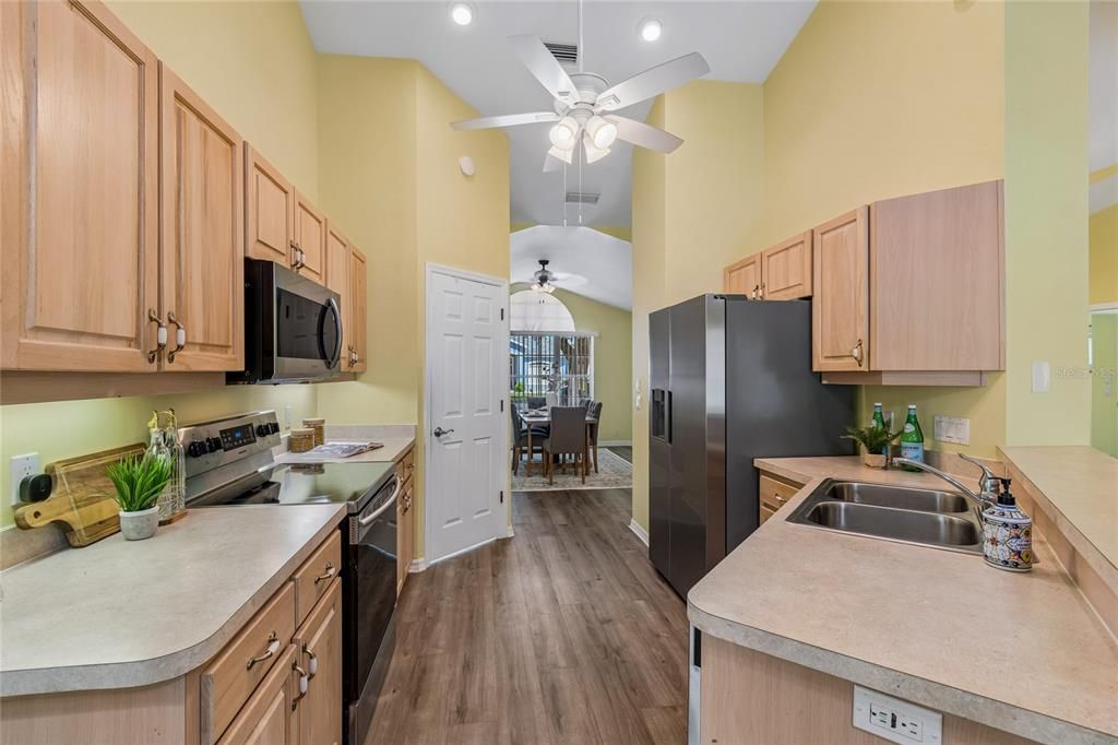 For Rent: $2,300 (3 beds, 2 baths, 2318 Square Feet)
