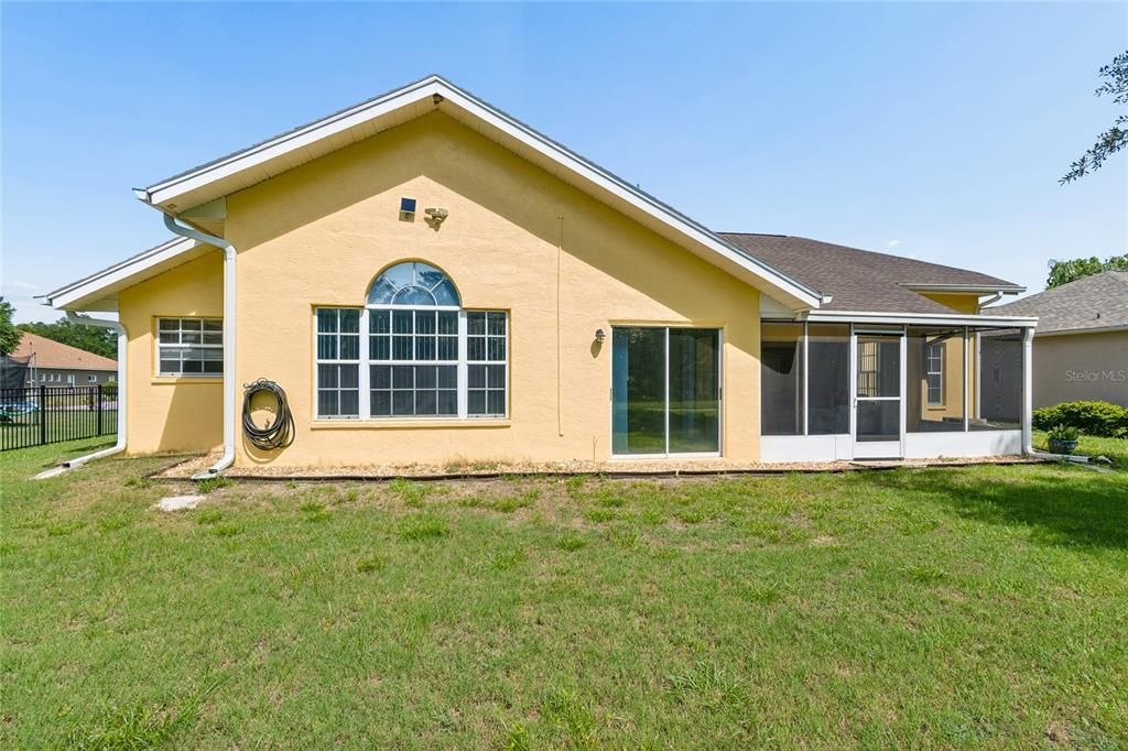 For Rent: $2,300 (3 beds, 2 baths, 2318 Square Feet)