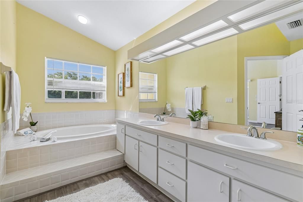 For Rent: $2,300 (3 beds, 2 baths, 2318 Square Feet)