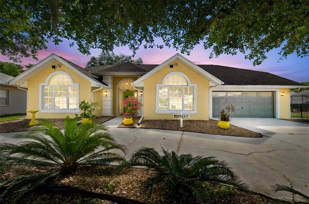For Rent: $2,300 (3 beds, 2 baths, 2318 Square Feet)