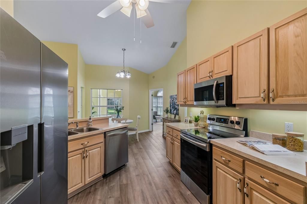 For Rent: $2,300 (3 beds, 2 baths, 2318 Square Feet)