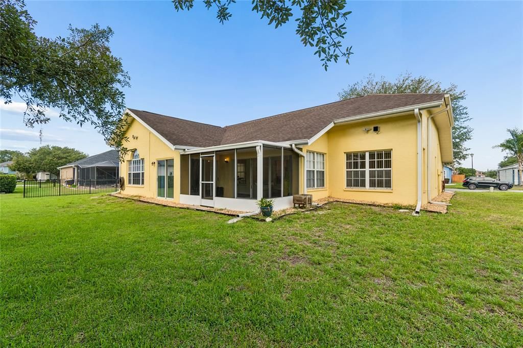For Rent: $2,300 (3 beds, 2 baths, 2318 Square Feet)