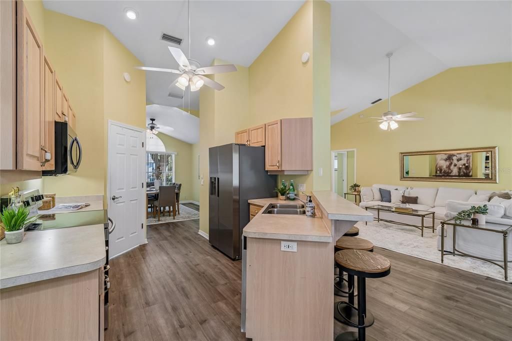 For Rent: $2,300 (3 beds, 2 baths, 2318 Square Feet)