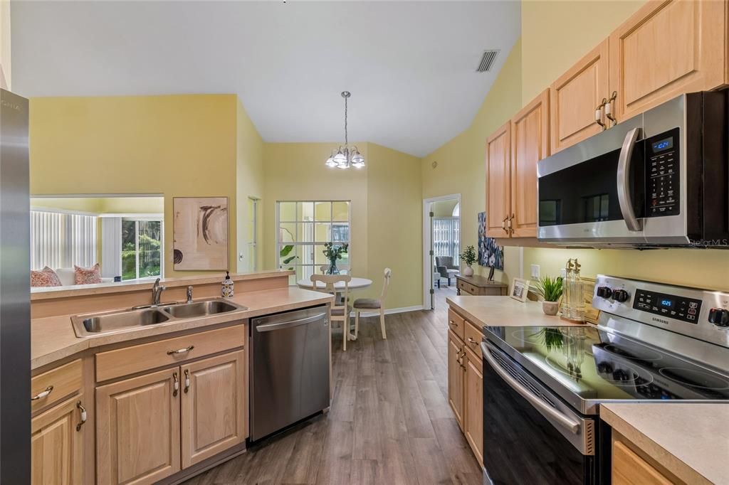 For Rent: $2,300 (3 beds, 2 baths, 2318 Square Feet)