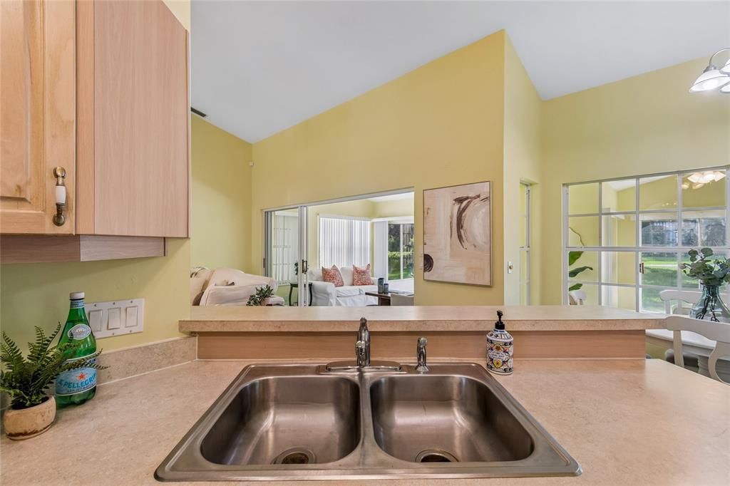 For Rent: $2,300 (3 beds, 2 baths, 2318 Square Feet)