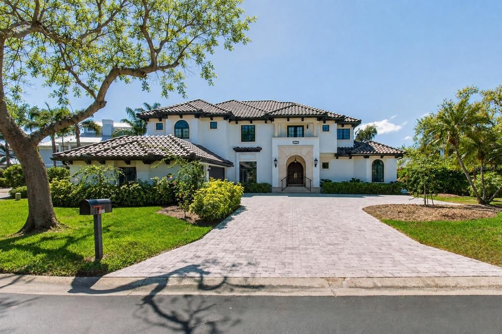 For Sale: $2,000,000 (6 beds, 5 baths, 4259 Square Feet)
