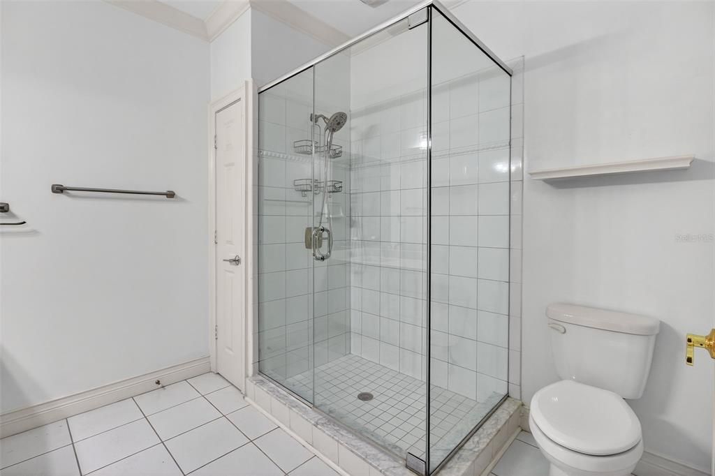 For Sale: $2,000,000 (6 beds, 5 baths, 4259 Square Feet)