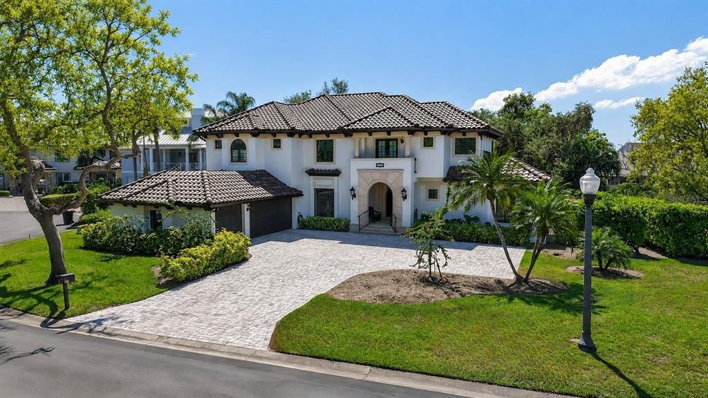 For Sale: $2,000,000 (6 beds, 5 baths, 4259 Square Feet)