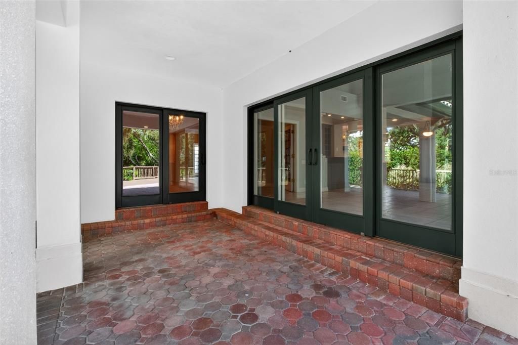 For Sale: $2,000,000 (6 beds, 5 baths, 4259 Square Feet)
