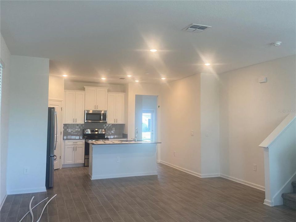 В аренду: $2,550 (4 спален, 3 ванн, 2044 Квадратных фут)