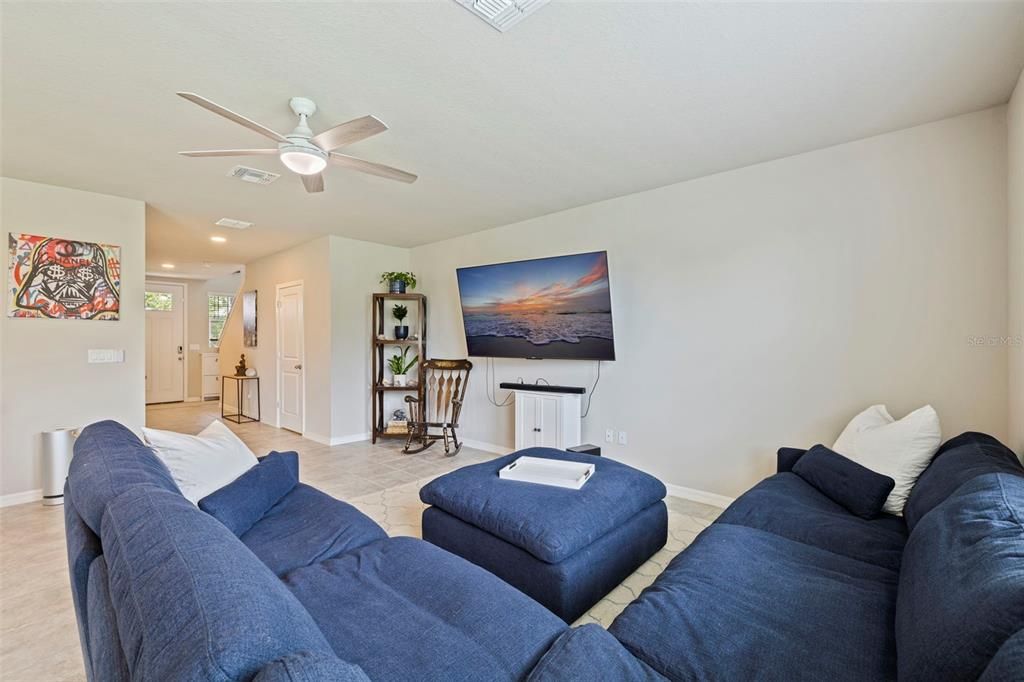 For Sale: $390,000 (3 beds, 2 baths, 1968 Square Feet)