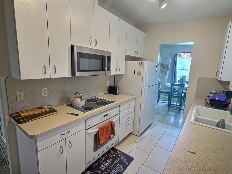 For Rent: $2,000 (2 beds, 1 baths, 1096 Square Feet)