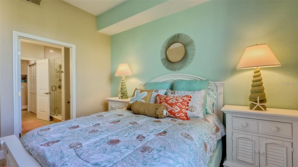 For Sale: $230,000 (2 beds, 2 baths, 1289 Square Feet)