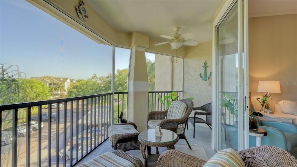 For Sale: $230,000 (2 beds, 2 baths, 1289 Square Feet)