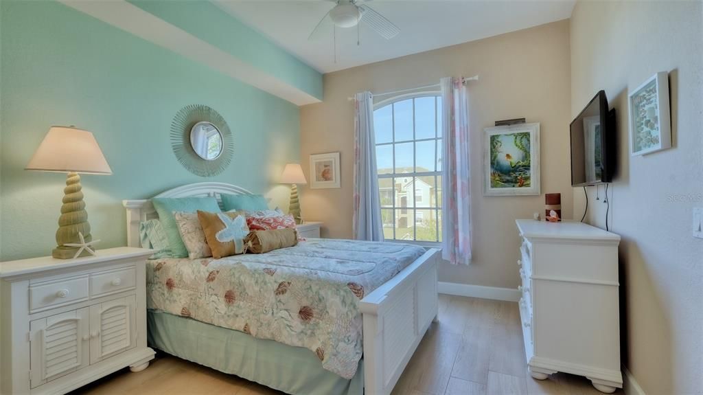 For Sale: $230,000 (2 beds, 2 baths, 1289 Square Feet)