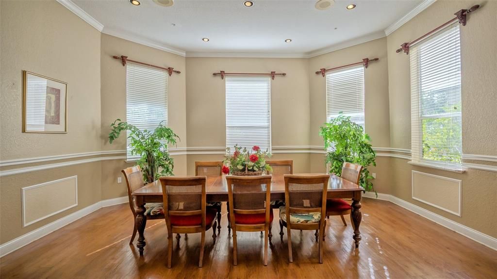 For Sale: $230,000 (2 beds, 2 baths, 1289 Square Feet)