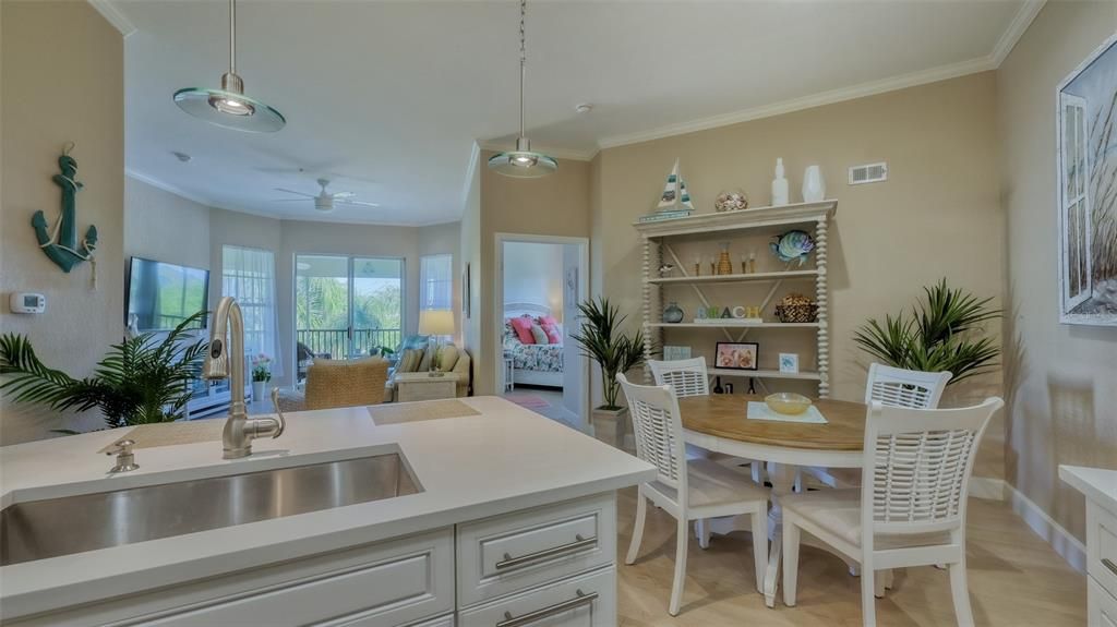For Sale: $230,000 (2 beds, 2 baths, 1289 Square Feet)