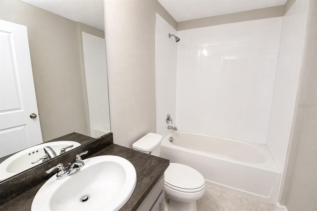 На продажу: $365,000 (4 спален, 2 ванн, 1598 Квадратных фут)