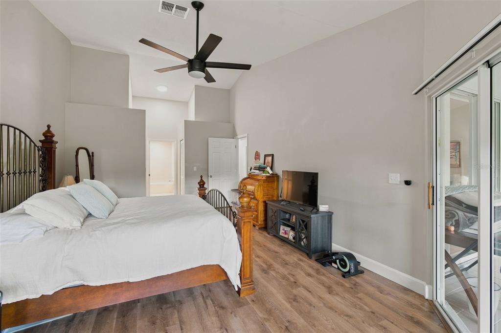 For Sale: $329,000 (2 beds, 2 baths, 1825 Square Feet)