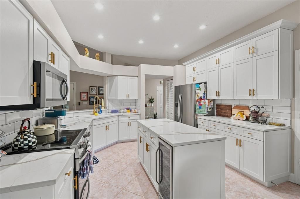 For Sale: $329,000 (2 beds, 2 baths, 1825 Square Feet)