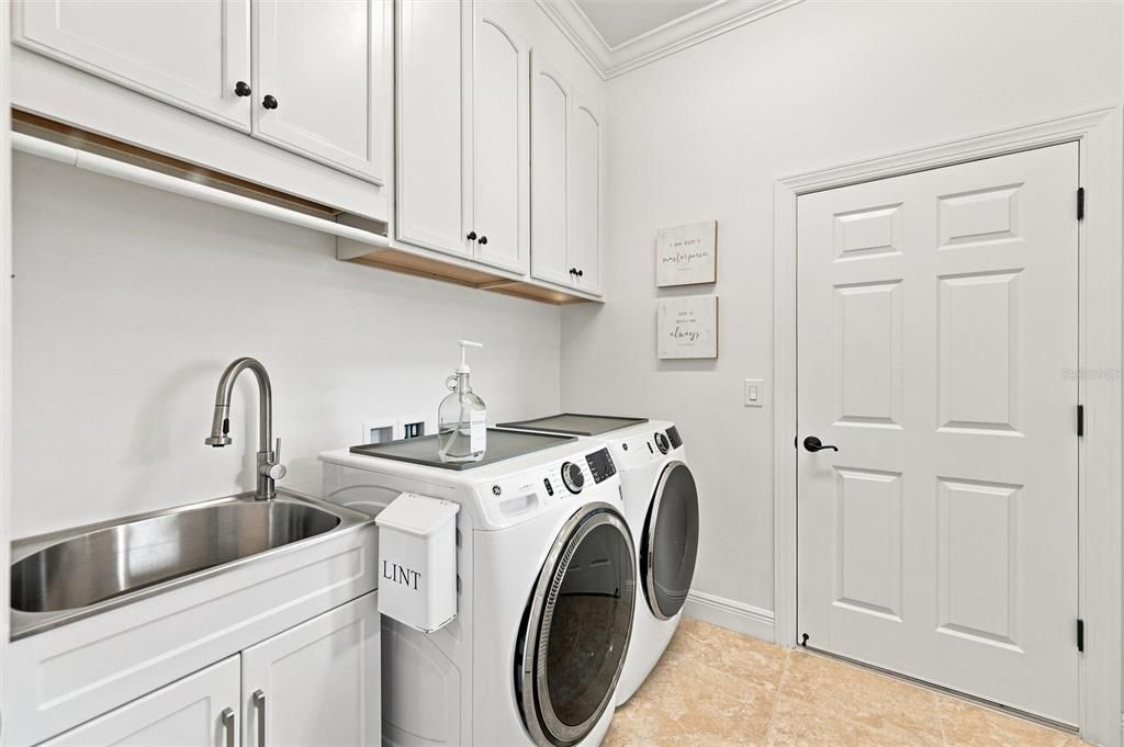 For Sale: $999,000 (3 beds, 2 baths, 2034 Square Feet)