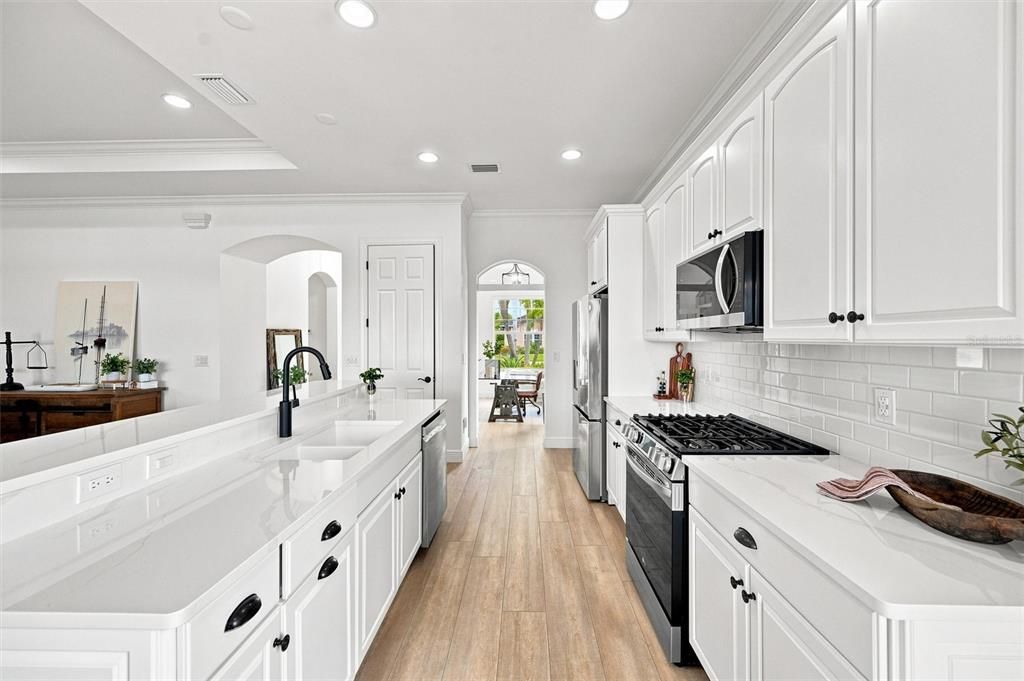 For Sale: $999,000 (3 beds, 2 baths, 2034 Square Feet)