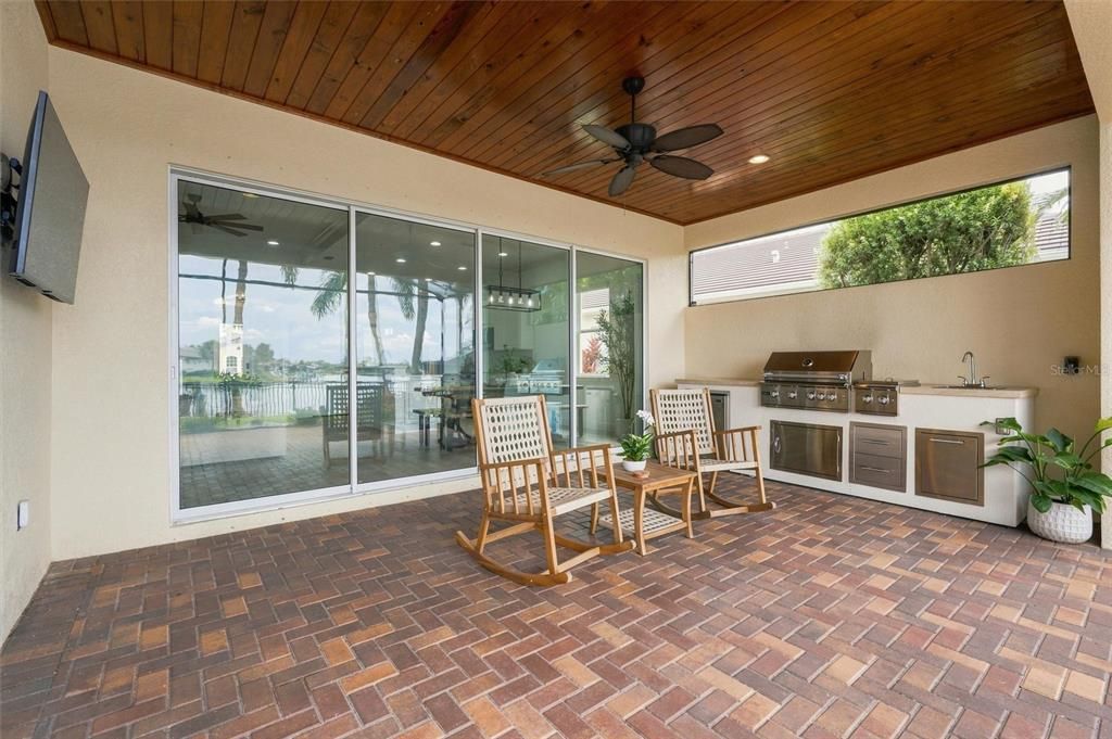 For Sale: $999,000 (3 beds, 2 baths, 2034 Square Feet)
