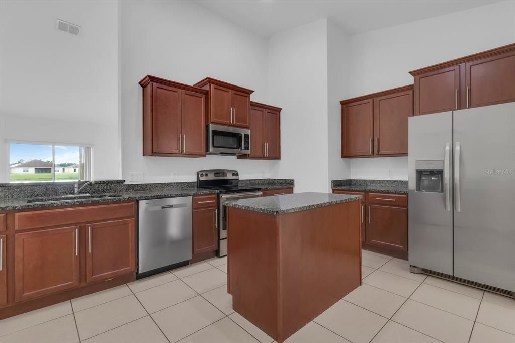 На продажу: $375,000 (4 спален, 2 ванн, 2165 Квадратных фут)