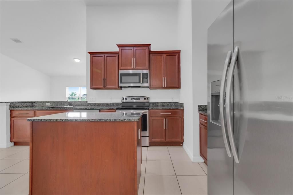 На продажу: $375,000 (4 спален, 2 ванн, 2165 Квадратных фут)