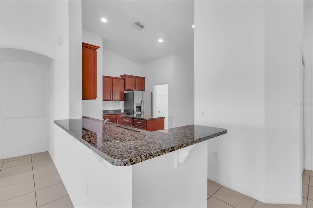 На продажу: $375,000 (4 спален, 2 ванн, 2165 Квадратных фут)