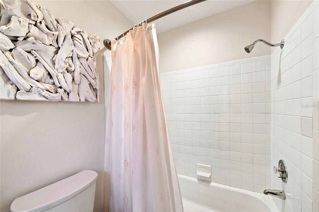 For Sale: $1,095,000 (2 beds, 2 baths, 1132 Square Feet)