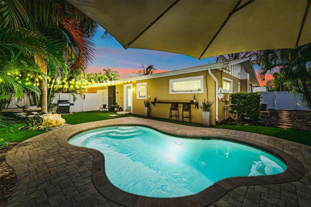 For Sale: $1,095,000 (2 beds, 2 baths, 1132 Square Feet)