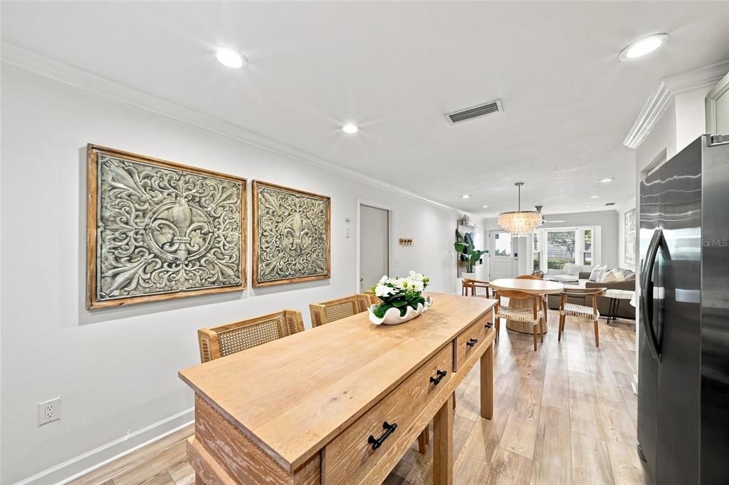 For Sale: $1,095,000 (2 beds, 2 baths, 1132 Square Feet)