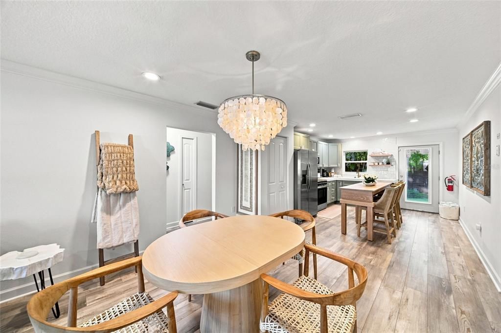 For Sale: $1,095,000 (2 beds, 2 baths, 1132 Square Feet)