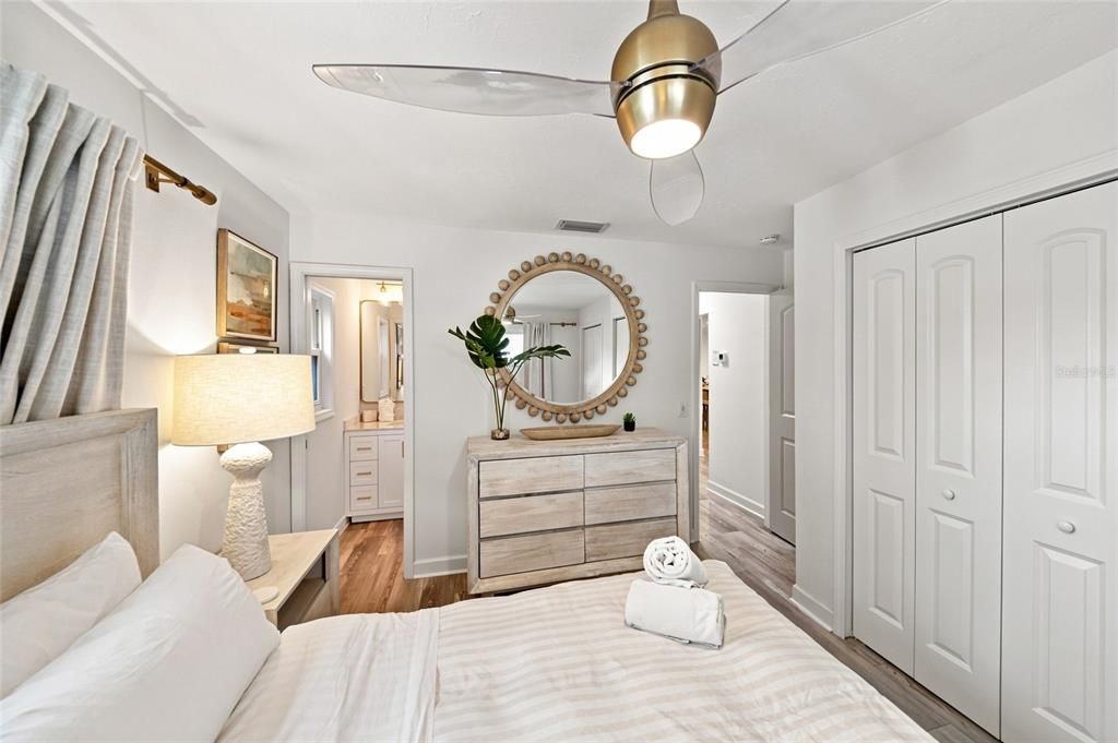 For Sale: $1,095,000 (2 beds, 2 baths, 1132 Square Feet)