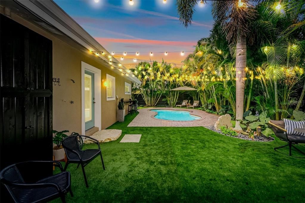 For Sale: $1,095,000 (2 beds, 2 baths, 1132 Square Feet)