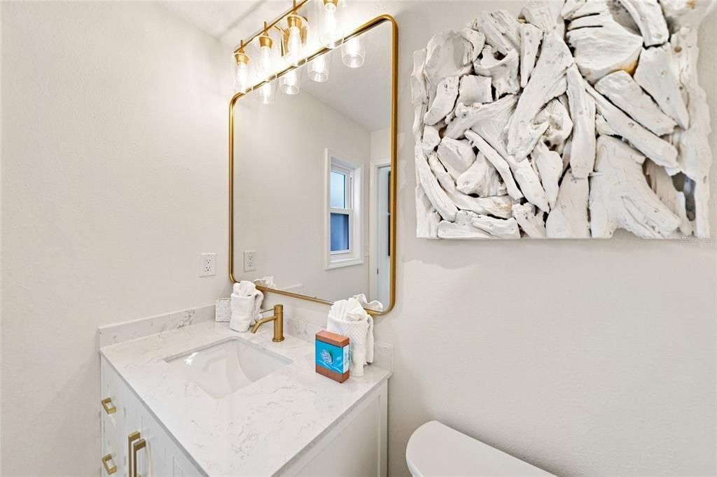 For Sale: $1,095,000 (2 beds, 2 baths, 1132 Square Feet)